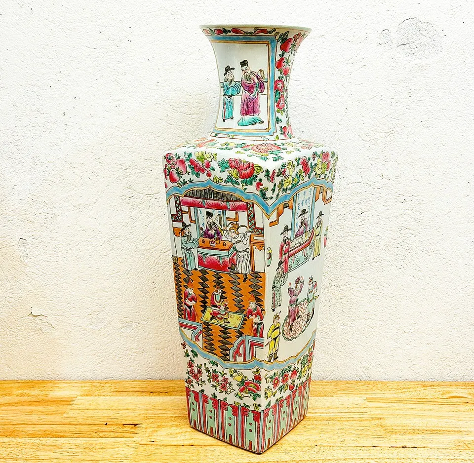 Amazing 80s extra large chinoiserie vintage vase.