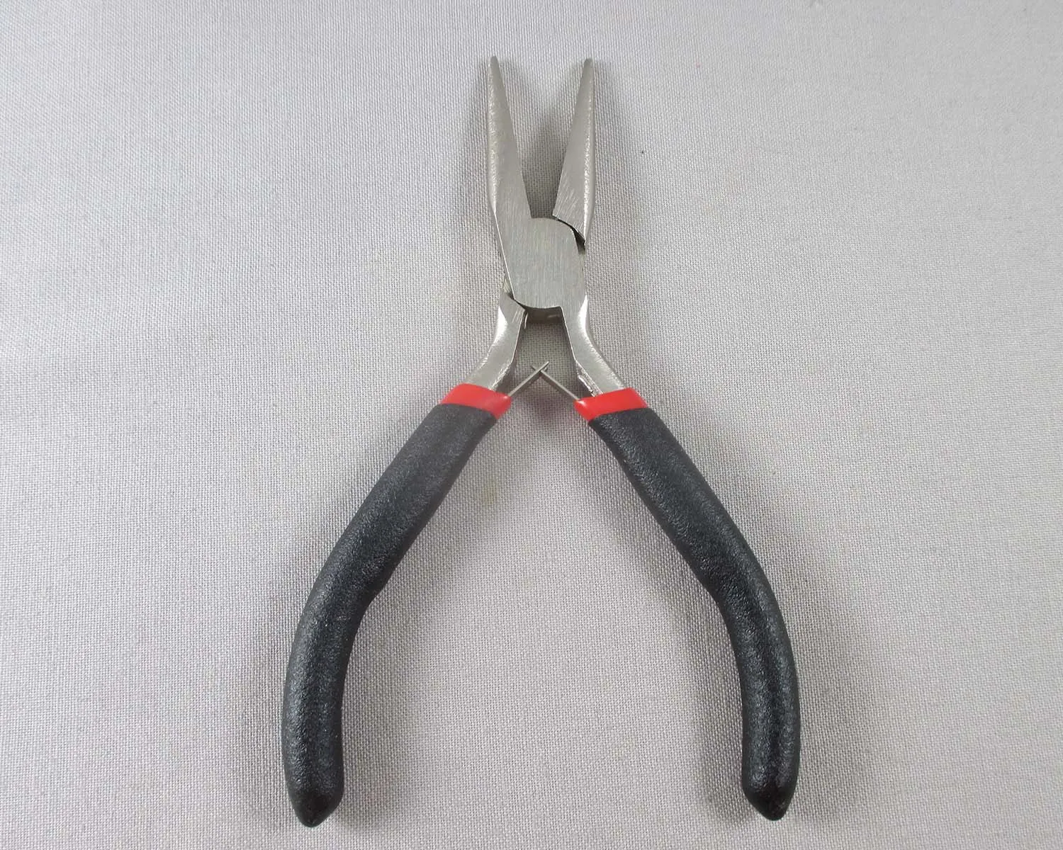 Needle Nose Pliers (G077-2)